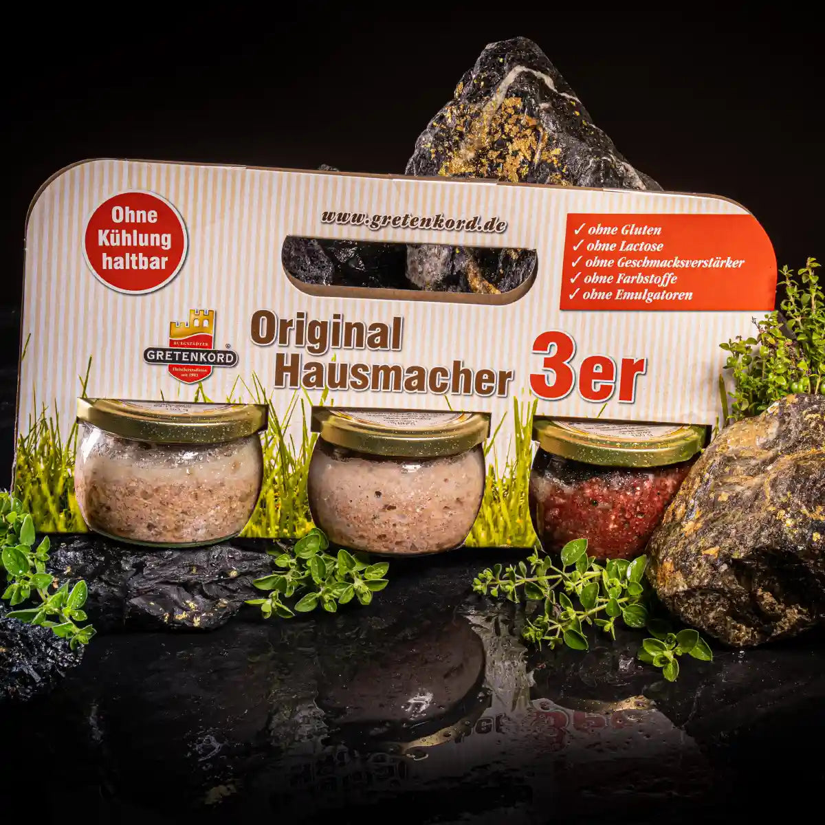 Eine Glastragerl in dem die drei Hausmacher-Sorten Leberwurst, Bratwurst und Blutwurst sind